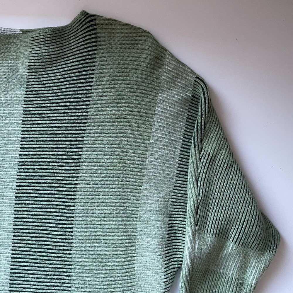 Philosophy Cropped Sweater - Republic Clothing - Size Medium - Picture 3 of 12